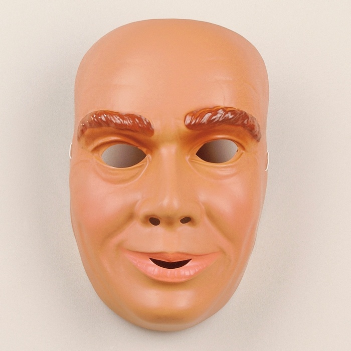 Gesichtsmaske junger Mann